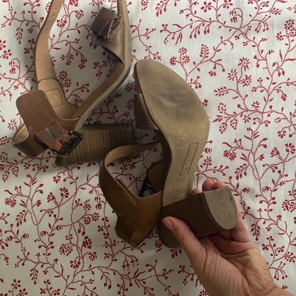 classic brown heels block heel for any occa - Picture 3 of 9